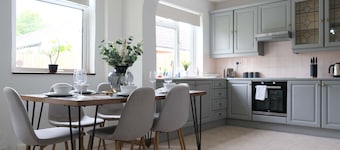 Beautiful 4 Bedroom Home with Garden in Bedford