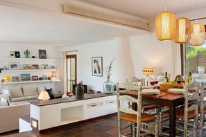 Dining - My Rental Homes | Villa Cassiopea private pool and garden (Palafrugell)