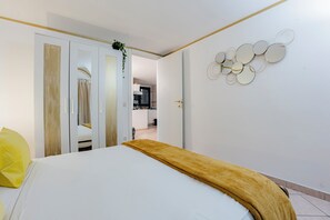 2 bedrooms, iron/ironing board, WiFi, bed sheets