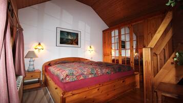 1 bedroom, bed sheets