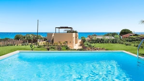 حمام سباحة