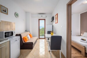 1 bedroom, iron/ironing board, internet