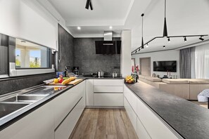 Fridge, microwave, oven, stovetop