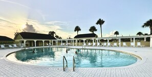 A heated pool - Blue Lagoon - 2/2 + Office & Golf Cart in The Village of DeLuna (DeLuna, The Villages)