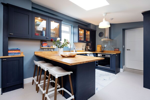 Kühlschrank, Mikrowelle, Geschirrspüler, Toaster