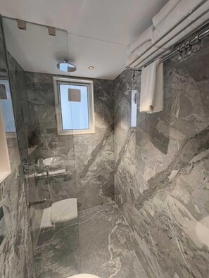Premium Triple Room, City View | Bathroom | Shower, towels, soap, shampoo