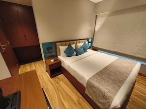 Desk, laptop workspace, free WiFi - Hotel Flexi Residency Mumbai (Mumbai)