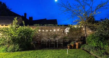 4Bed Thatched Cottage in Oxfordshire
