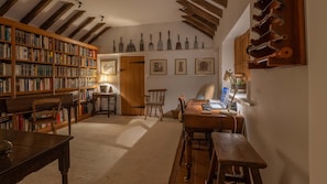 Fireplace - 4Bed Thatched Cottage in Oxfordshire (Ledwell)