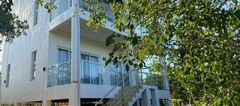 Estrelítzia (upper studio), Mandowa Beach Forest & Cottages - E