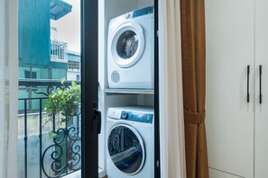 Studio Standard, vue sur la ville | Buanderie