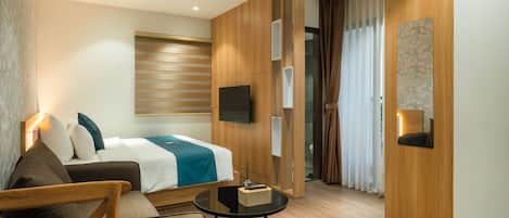 Estudio estándar, vista a la ciudad | Ropa de cama de alta calidad, escritorio y cortinas blackout