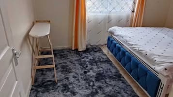 2 bedrooms, iron/ironing board, WiFi, bed sheets