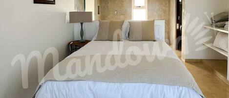 1 bedroom, bed sheets