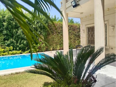 Tranquil 4-bedroom villa with WiFi and AC in Iking Maryut