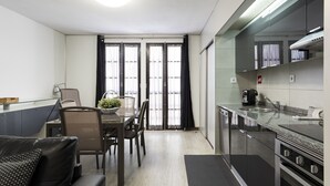 A modern kitchen with a dining area, featuring a dining table, chairs, and a sofa. - Fonte Moura - With pool by HD (Vilamoura)