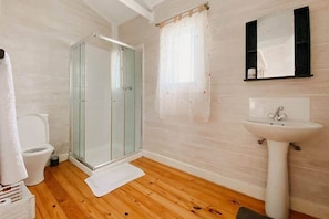 Towels, soap, toilet paper - Alamanda (2B), Mandowa Beach Forest & Cottages - A (Marracuene District)