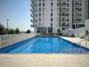 Outdoor pool - Maison Privee - Relaxed Yas Island Living Near ALL Attractions (Abu Dhabi)