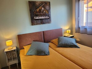 1 chambre, fer et planche à repasser, Wi-Fi, draps fournis