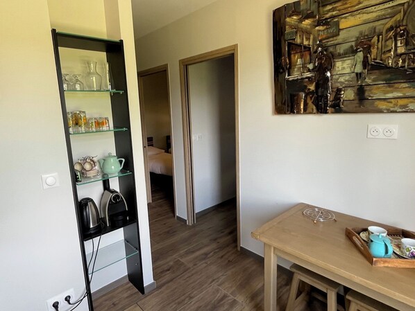 Interior - Beautiful apartment with terrace, facing Pérouges, quiet, close to center (Meximieux)