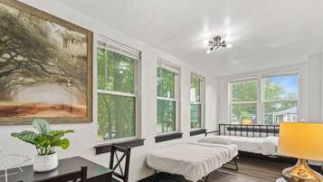 6 bedrooms, iron/ironing board, free WiFi