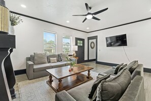 Smart-tv en een open haard