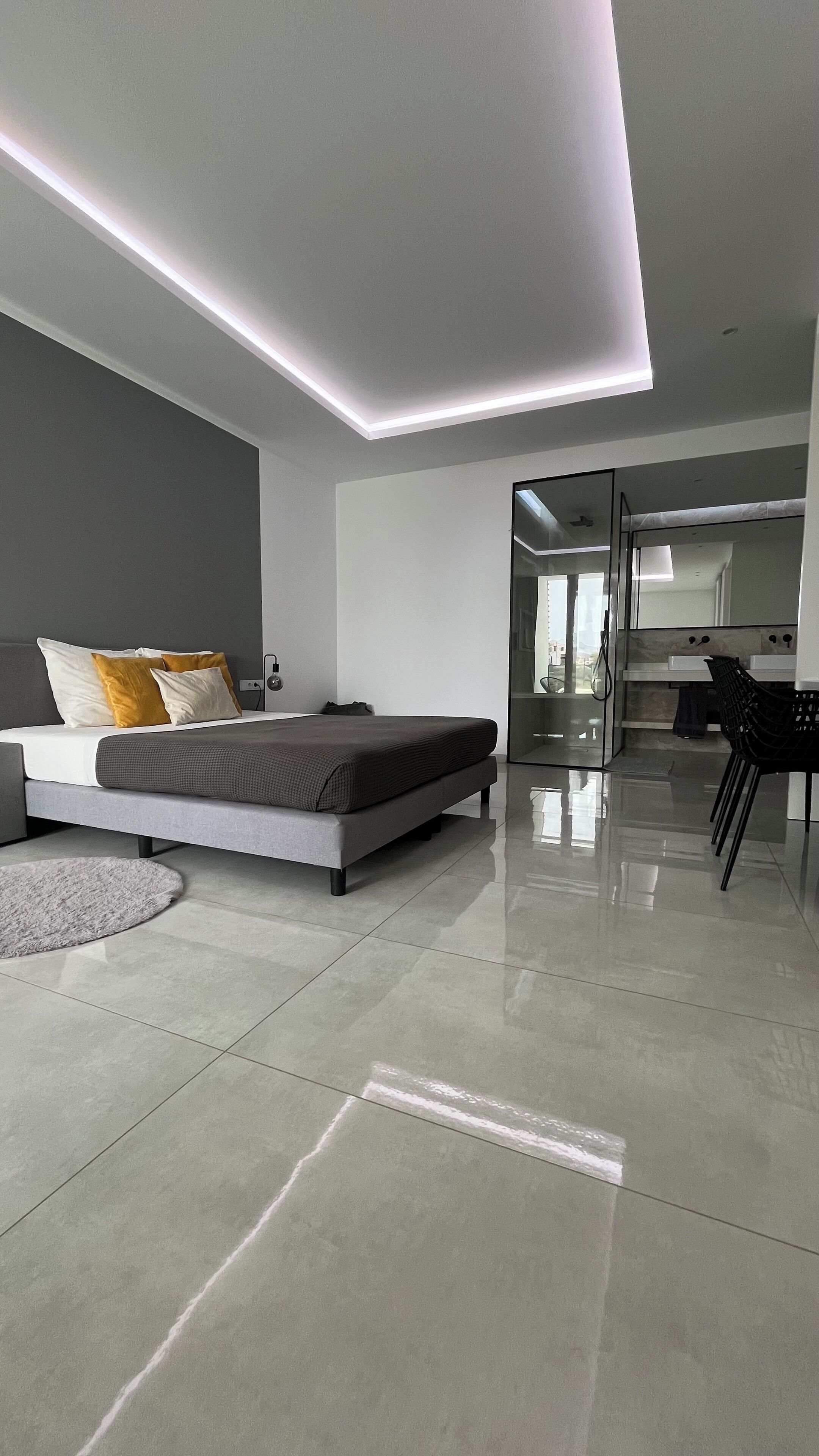 3 室のベッドルーム、アイロン / アイロン台、WiFi (無料)、ベッドシーツ