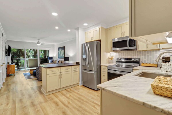 Fridge, microwave, stovetop, dishwasher