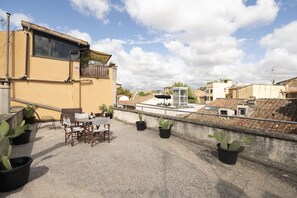 Outdoor dining - Trastevere Romantic Nest (Roma)