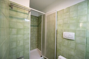 Shower, hair dryer, bidet - Trastevere Romantic Nest (Roma)