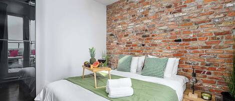 2 sovrum, skrivbord, strykjärn/strykbräda och wi-fi