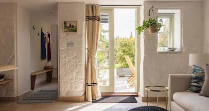 A tastefully designed studio set just a few steps away from Arundel town centre