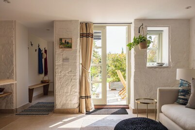 A tastefully designed studio set just a few steps away from Arundel town centre