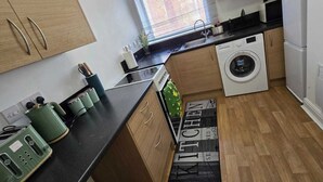 Laundry - Luxury Stylish Charming City Apartment With Private Entrance in Wolverhampton (Wolverhampton)