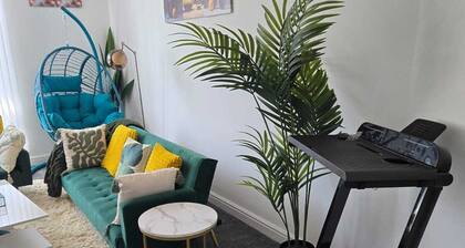 Luxury Stylish Charming City Apartment With Private Entrance in Wolverhampton