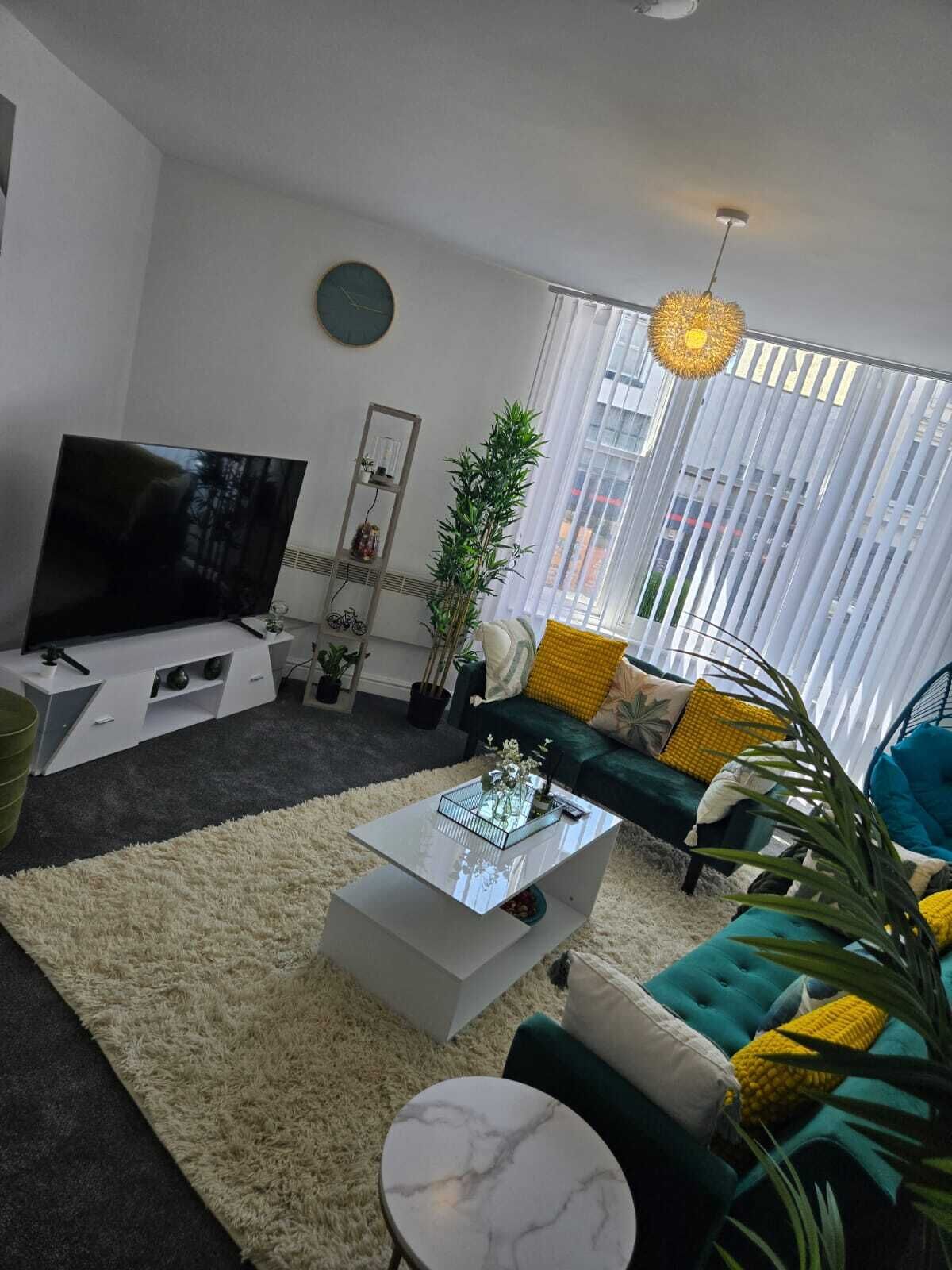 Apartment, 1 Bedroom, City View | Living room
