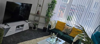Luxury Stylish Charming City Apartment With Private Entrance in Wolverhampton