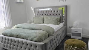 1 bedroom - Luxury Stylish Charming City Apartment With Private Entrance in Wolverhampton (Wolverhampton)