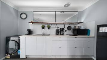 Fridge, microwave, stovetop, dishwasher