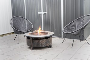 Terrace/patio - Neat & Tidy Studio with Firepit near Bathurst CBD (Bathurst)