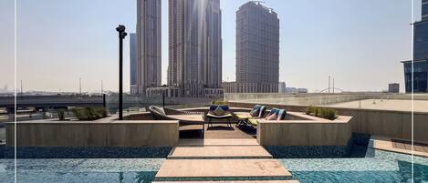 2 outdoor pools