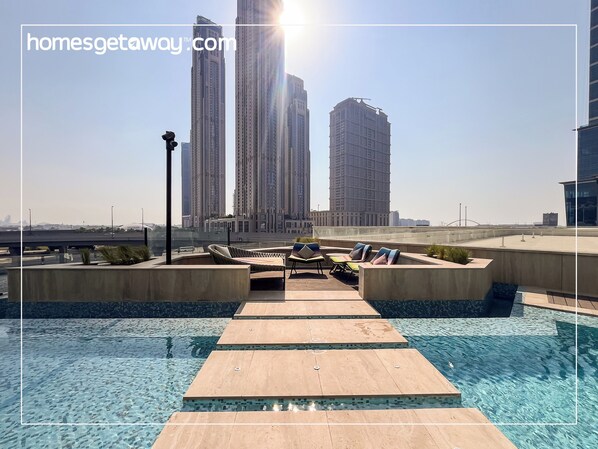2 outdoor pools