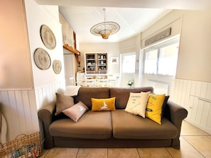 TV - Modern fisherman's house with terrace, near sea and shops - BBQ - Free WIFI (Les Sables-d'Olonne)