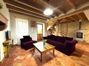 TV, fireplace - Cottage for 5, nature & greenery, pets welcome (Chavroches)