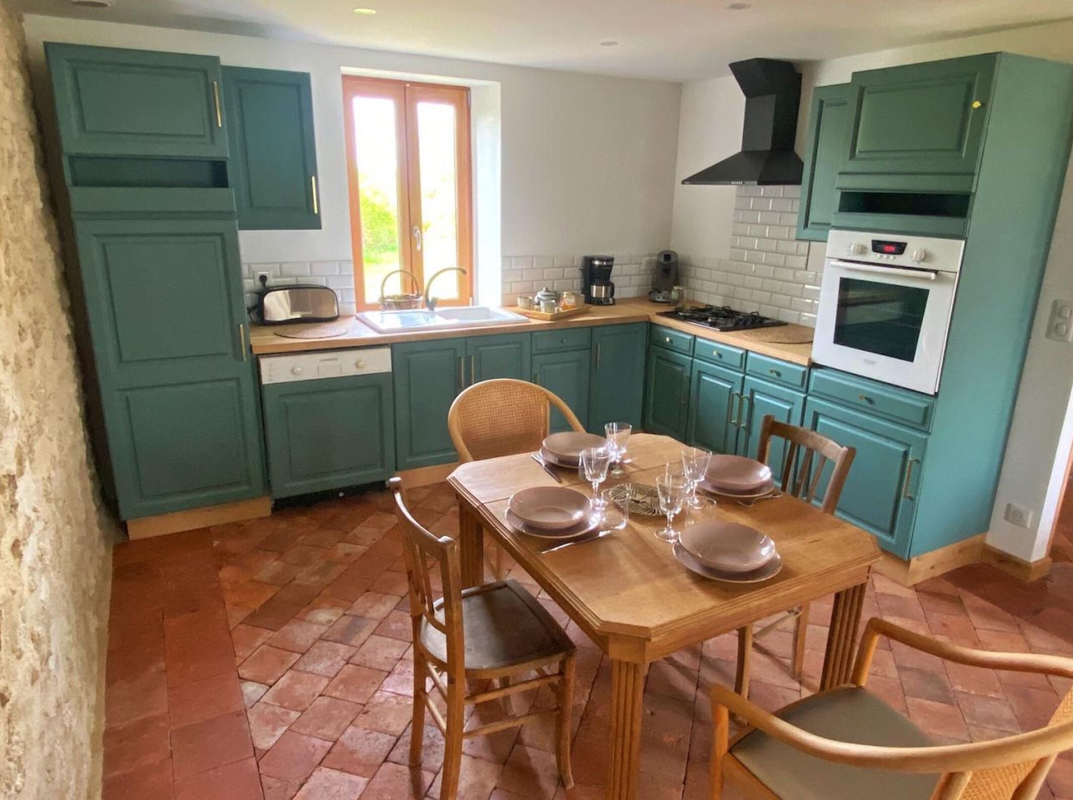 Kylskåp, mikrovågsugn, ugn och diskmaskin