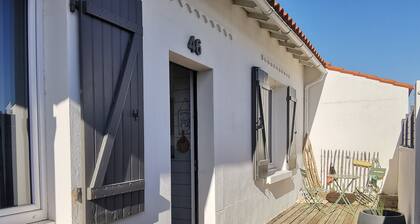 Renovated house near beach, city center, pets allowed, parking