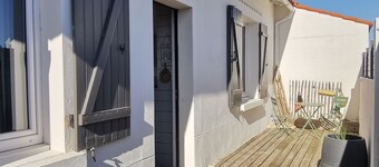 Renovated house near beach, city center, pets allowed, parking