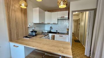 Fridge, microwave, stovetop, toaster