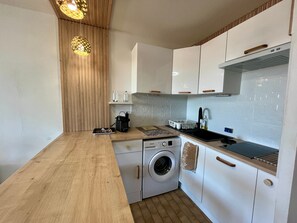 Fridge, microwave, stovetop, toaster
