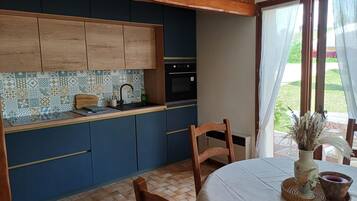 Jääkaappi, mikroaaltouuni, astianpesukone